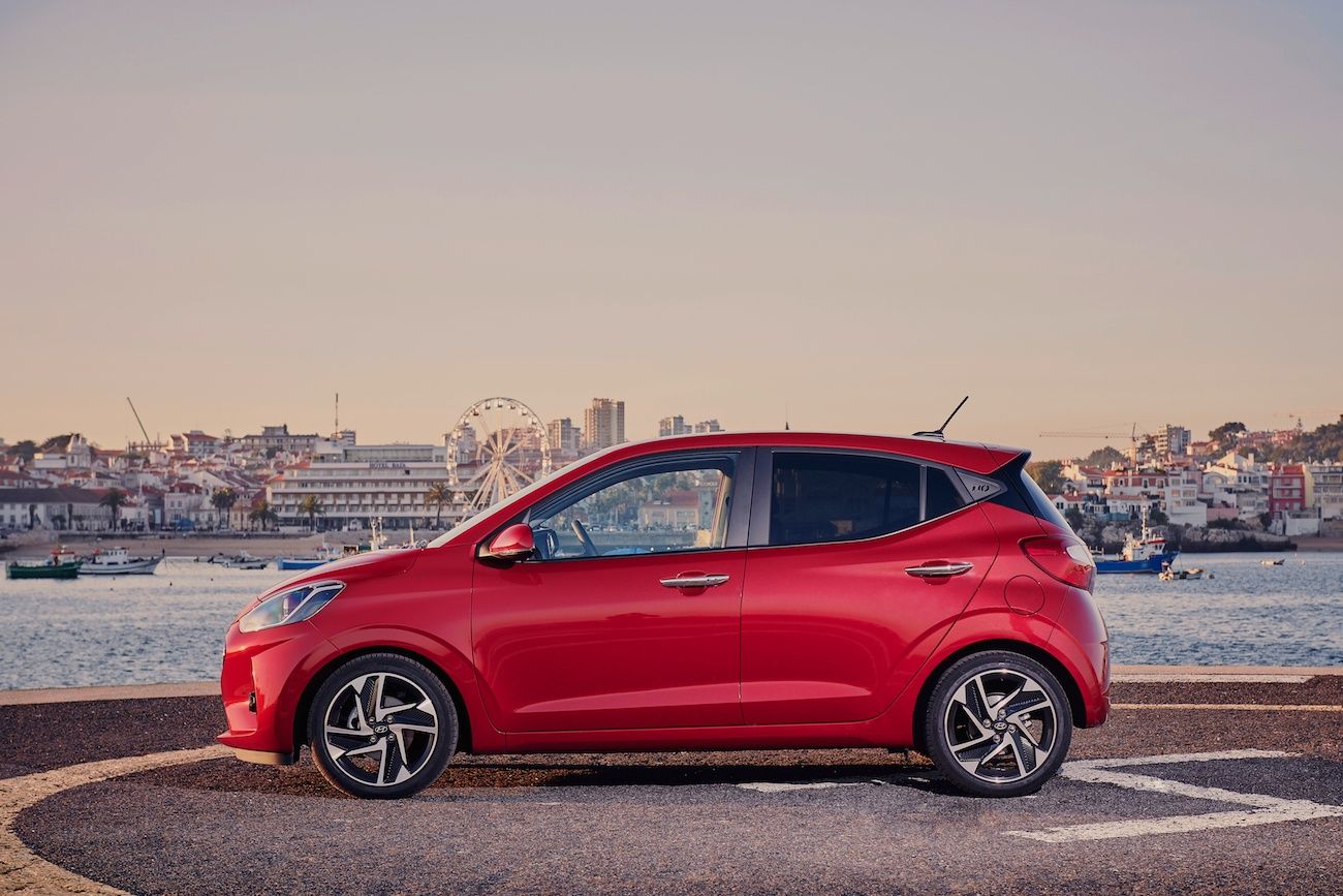 Red Hyundai i10