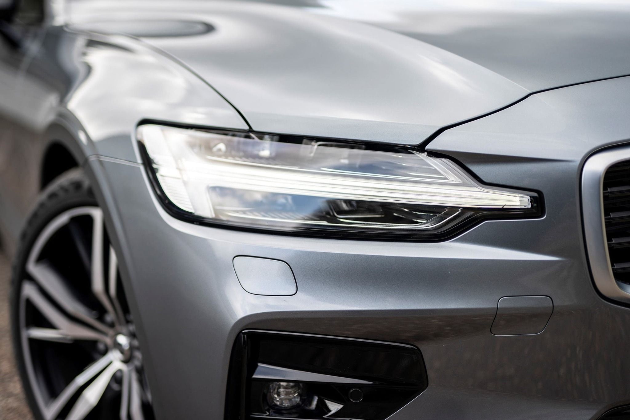 front view of volvo s60