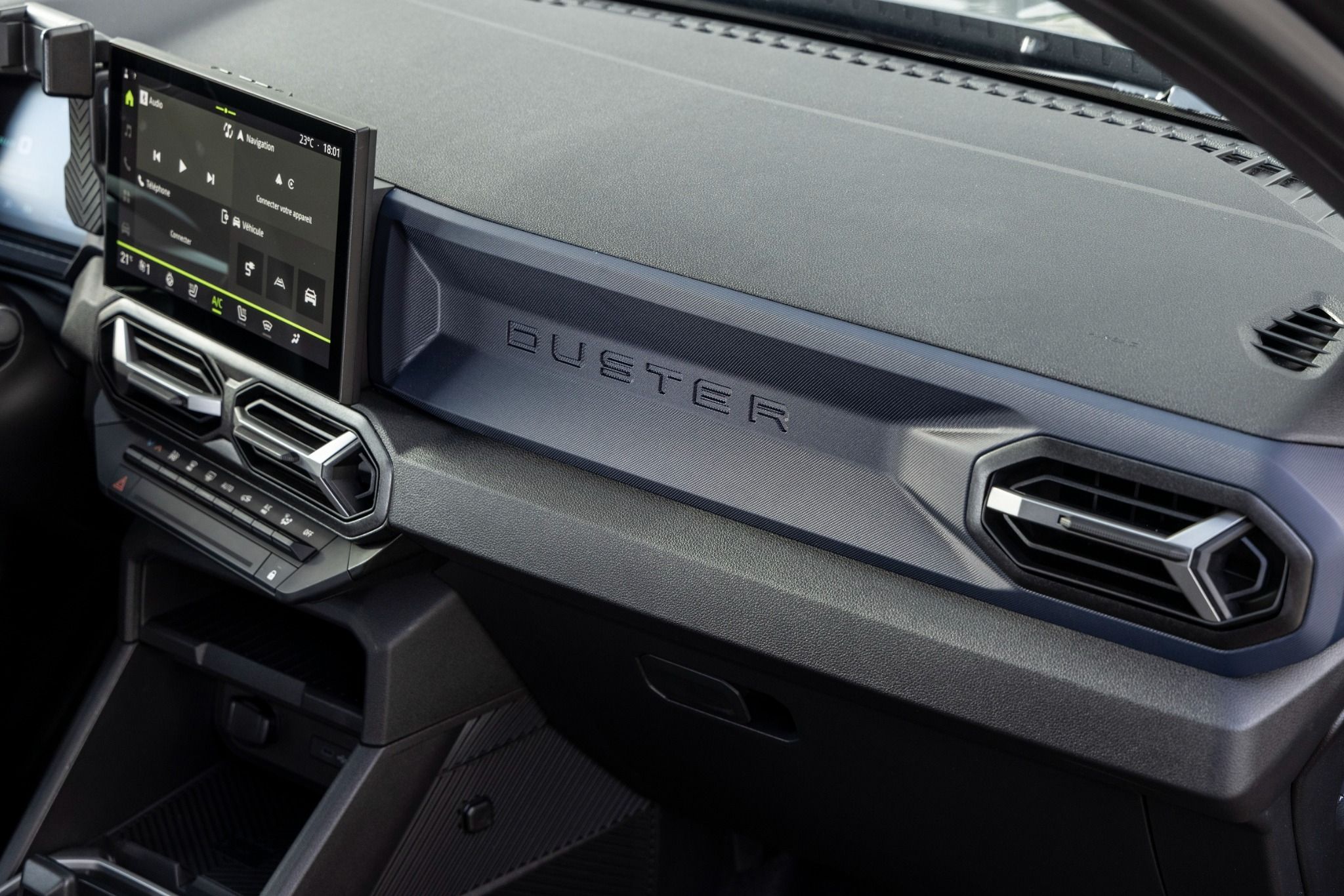 All-new Dacia Duster 7-inch customisable colour digital dashboard
