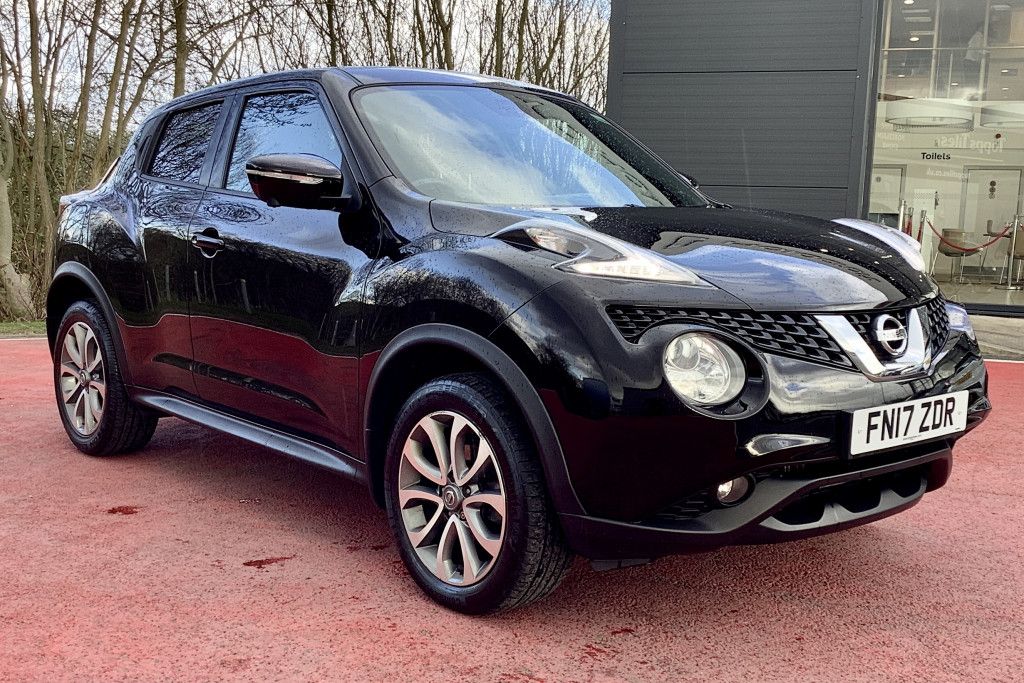 Black Nissan Juke Black Nissan Juke