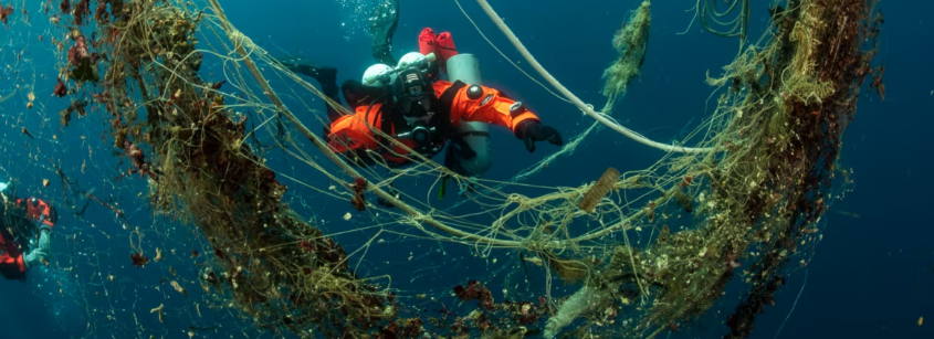 Hyundai Conservation: Deep Sea Diver inspecting abandoned fishing nets