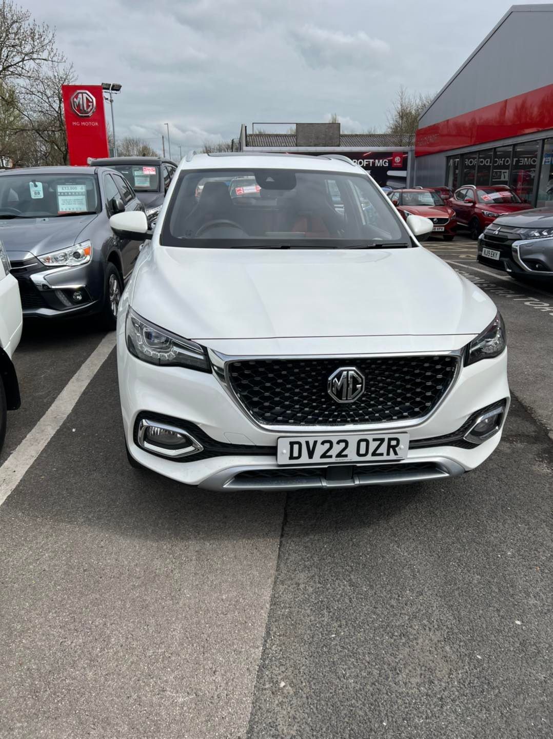 White MG HS White MG HS