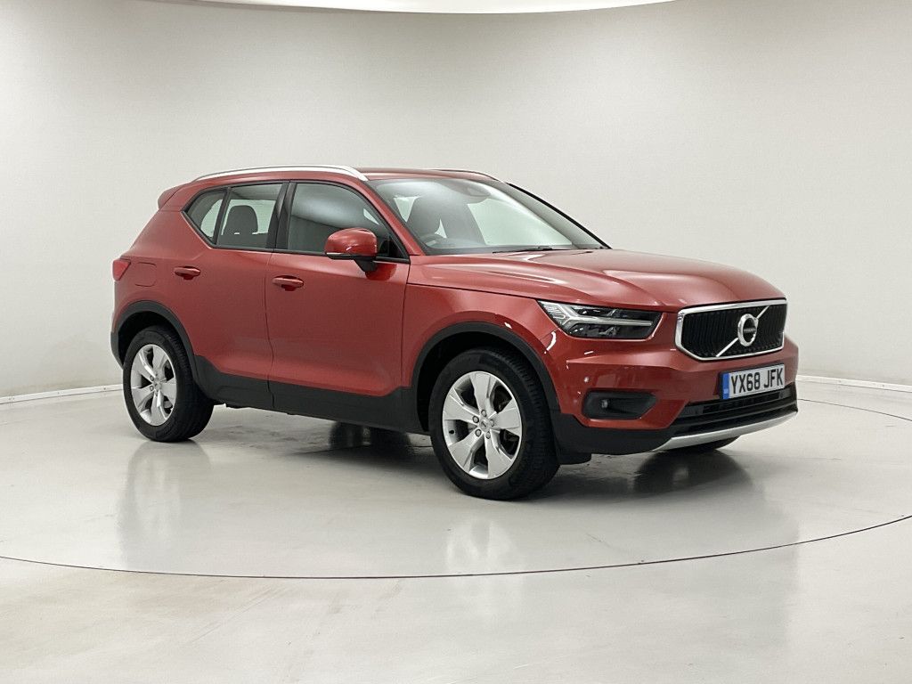 Red Volvo XC40 Red Volvo XC40