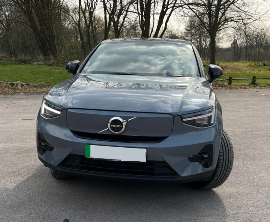 Volvo C40 front view