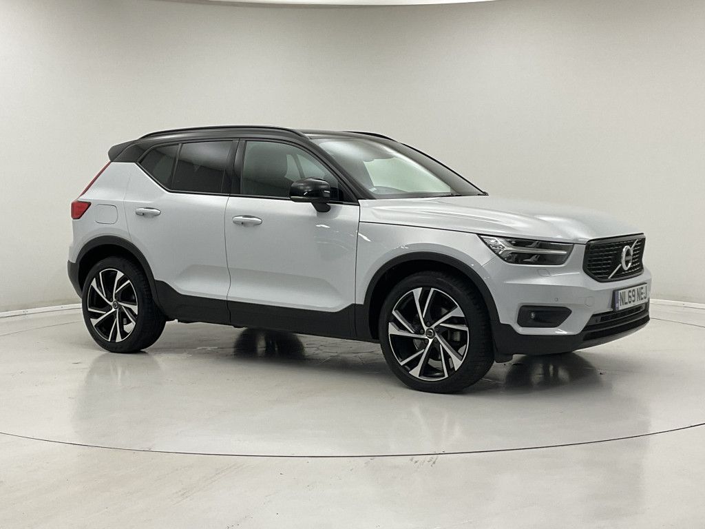 White Volvo XC40 White Volvo XC40
