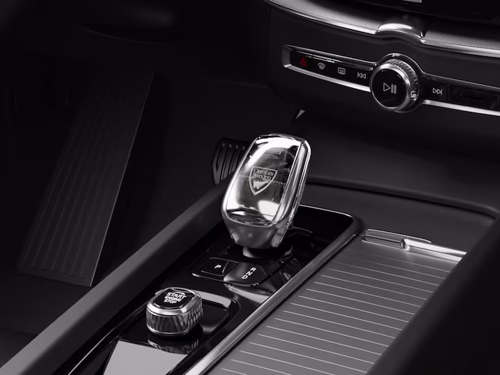 Volvo XC60 Black Edition interior